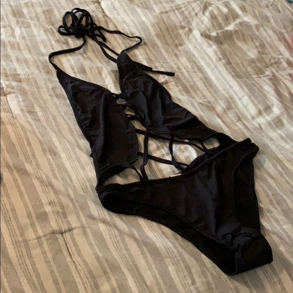 *BRAND NEW* ONE PIECE IN MEDIUM